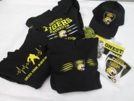 28-f31-kinder-fan-set-8-tlg-neu-3x-hoodies-gr-134-140-basecap-autoschal-anhaenger-2x-aufkleber-3643-1.jpg