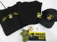 28-f36b-fan-set-6-tlg-neu-hoodie-gr-s-t-shirt-gr-s-basecap-autoschal-pin-flaschenoeffner-3650-1.jpg