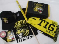 28-f7-fan-set-8-tlg-neu-t-shirt-gr-m-basecap-schal-flagge-sitzkissen-puck-aufkleber-pin-3609-1.jpg