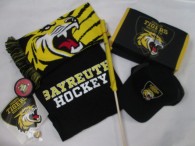 28-f8-fan-set-8-tlg-neu-t-shirt-gr-3xl-basecap-schal-flagge-sitzkissen-puck-aufkleber-pin-3610-1.jpg