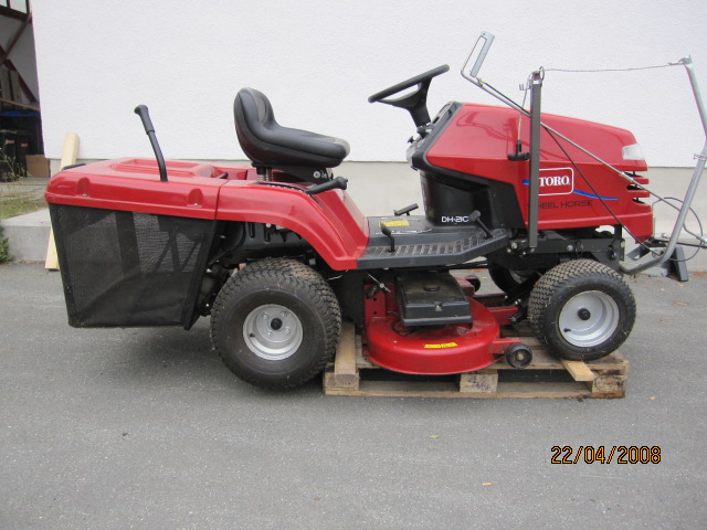 1 Rasentraktor / Aufsitzmäher Rasentrac Toro 210 DH mit ...